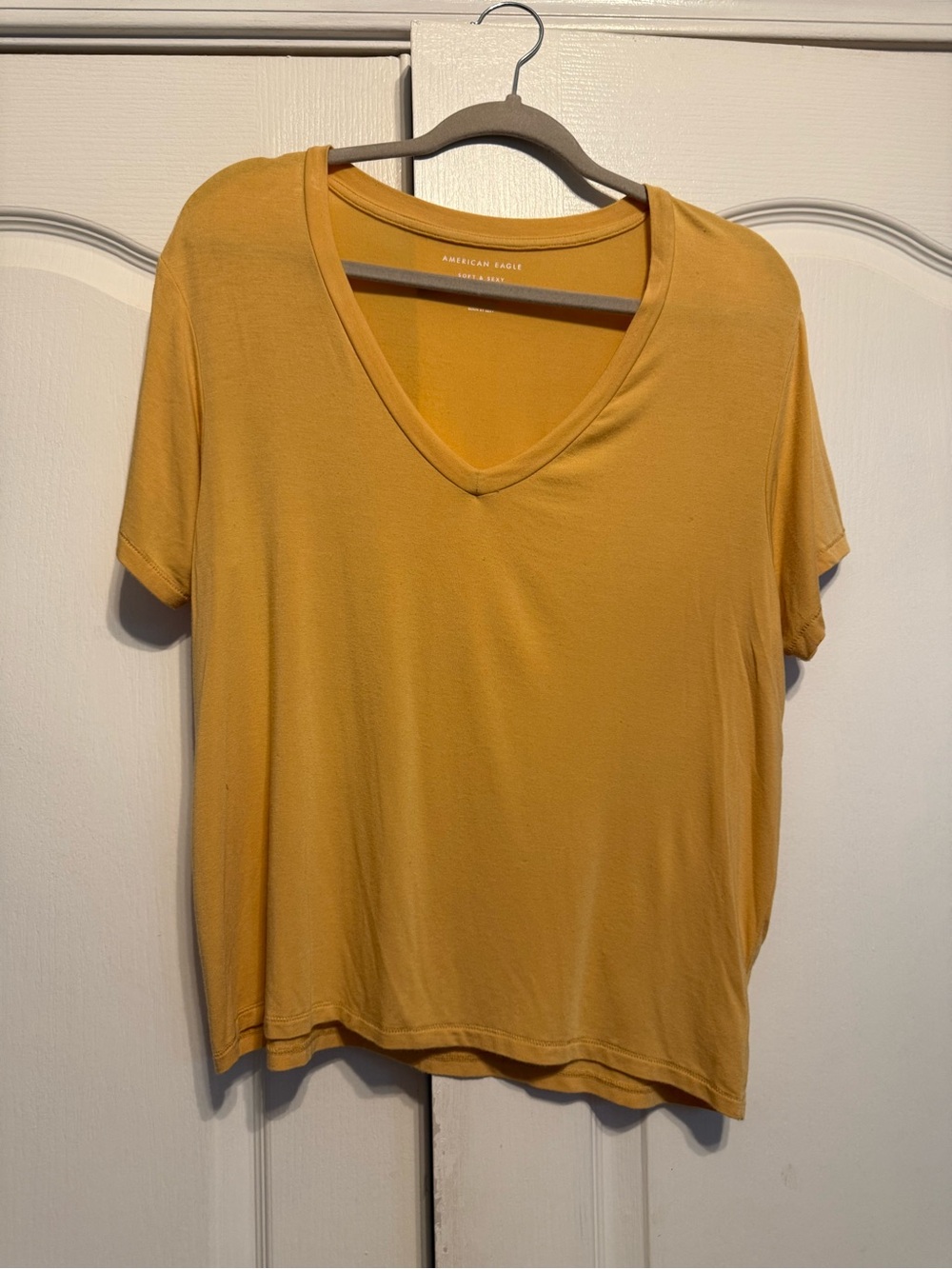 American Eagle Outfitters Women's V-Neck Tee in Mustard